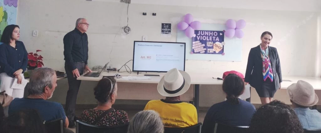 Palestra no Cras Cajuru trata sobre violência patrimonial contra a pessoa idosa