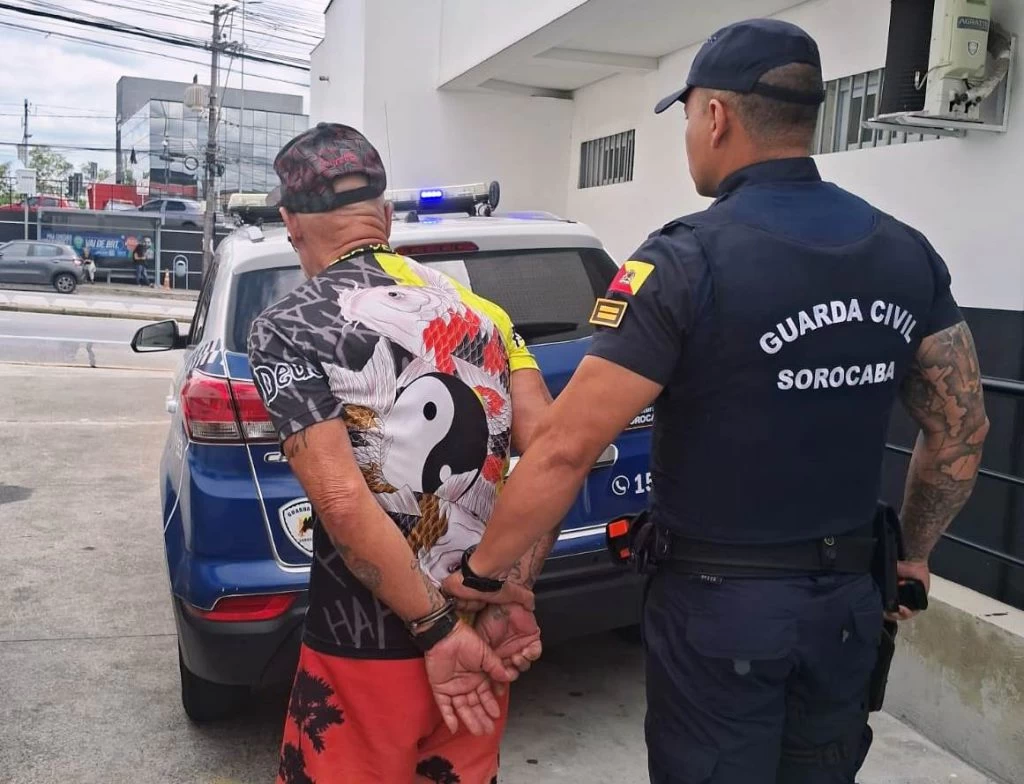 GCM detém homem por tráfico e apreende 205 porções de drogas e quase R$ 16 mil em dinheiro