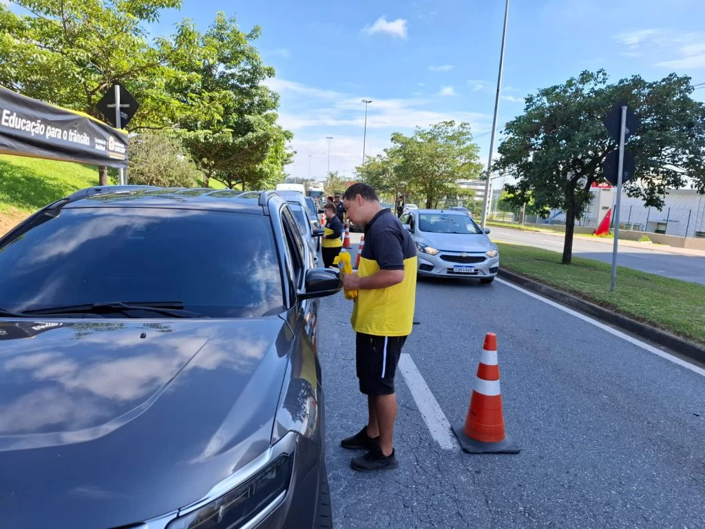Prefeitura de Sorocaba e Detran-SP realizam blitz educativa de trânsito no Alto da Boa Vista