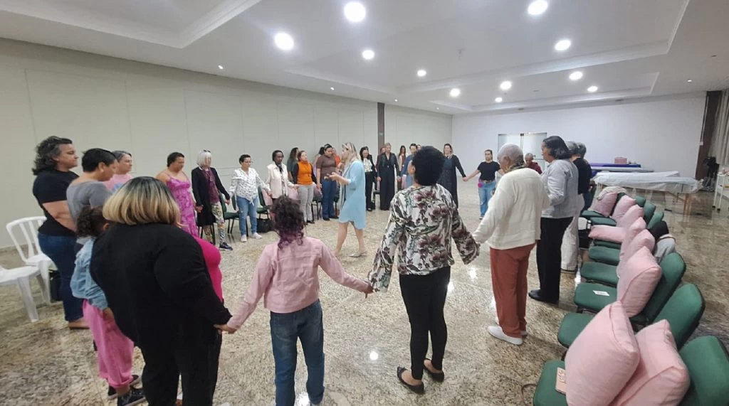 Secretaria da Mulher realiza nova edição do “Chá das Rosas” reunindo pacientes oncológicas e oferecendo acolhimento e cuidados