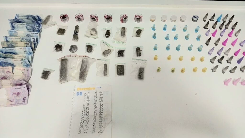 GCM apreende mais de 1,3 mil porções de drogas e prende homem por tráfico de entorpecentes no Brasilândia