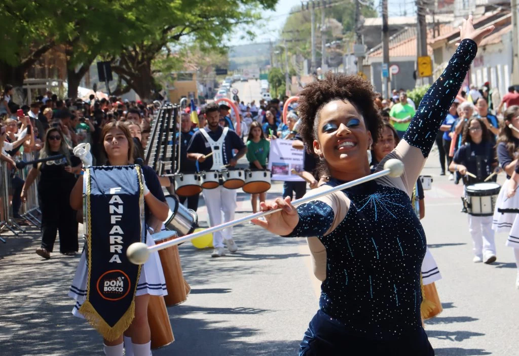 Desfile de Brigadeiro Tobias reúne público de 2 mil pessoas neste domingo (5)