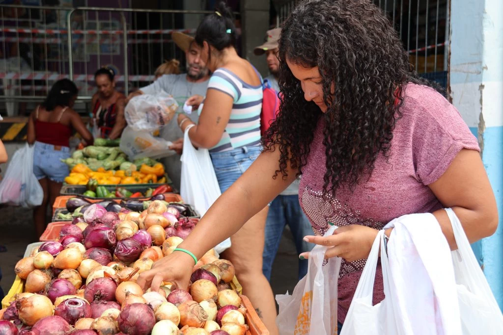 Secretaria da Mulher realiza a primeira edição do ano do “Mercado Solidário” com a oferta de outros serviços para o público beneficiado