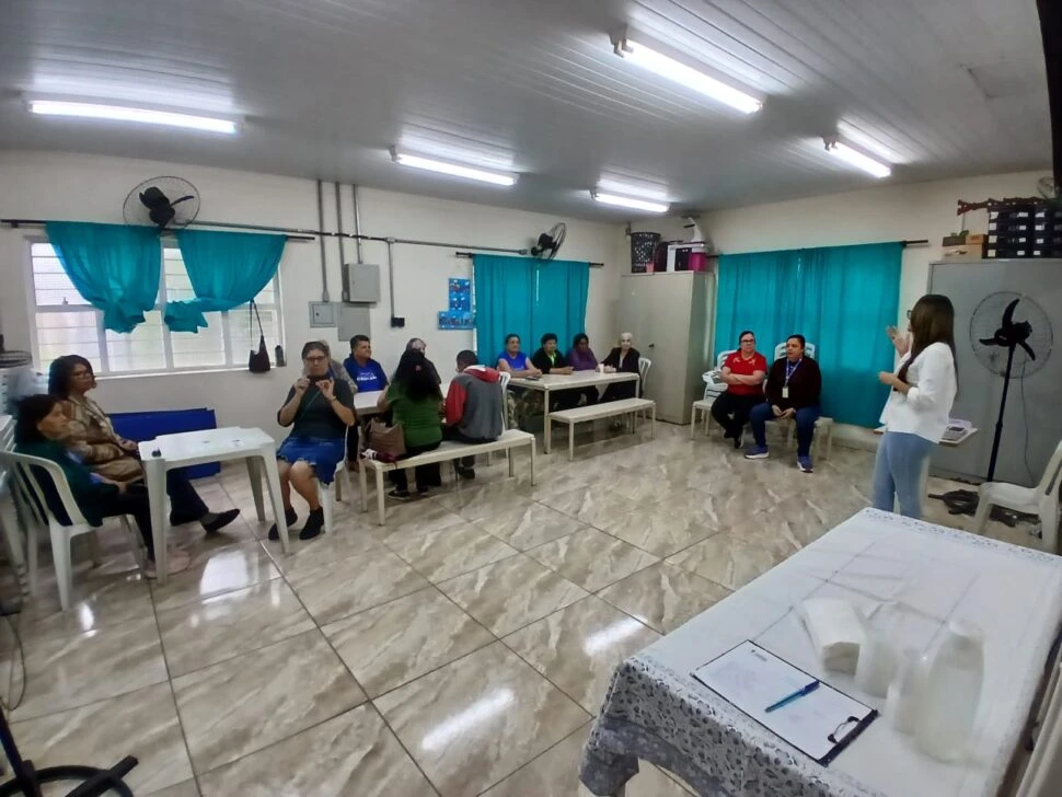 Cras Nova Esperança realiza Roda com Café voltada a pessoas idosas