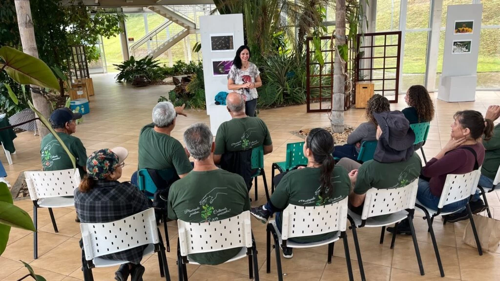 Clube de Jardinagem do Jardim Botânico de Sorocaba participa de roda de conversa sobre o universo das abelhas