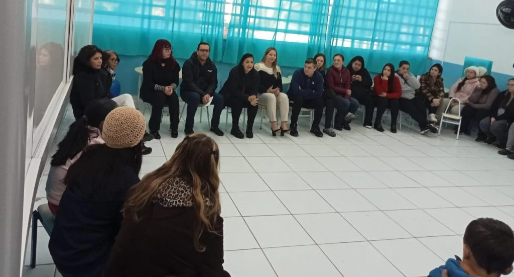 Roda de conversa no CEI-109 encerra campanha Maio Laranja