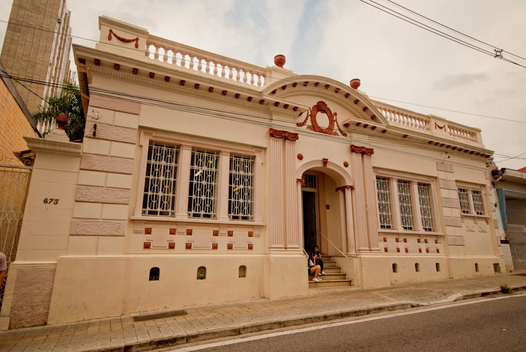 Oficina de confecção de flores celebra o Dia das Mães nas Bibliotecas Municipais de Sorocaba