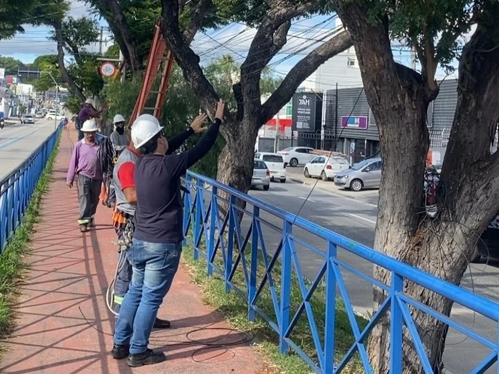 Mutirão de reordenação de fios em postes ocorre na Avenida Itavuvu na quarta-feira (3)