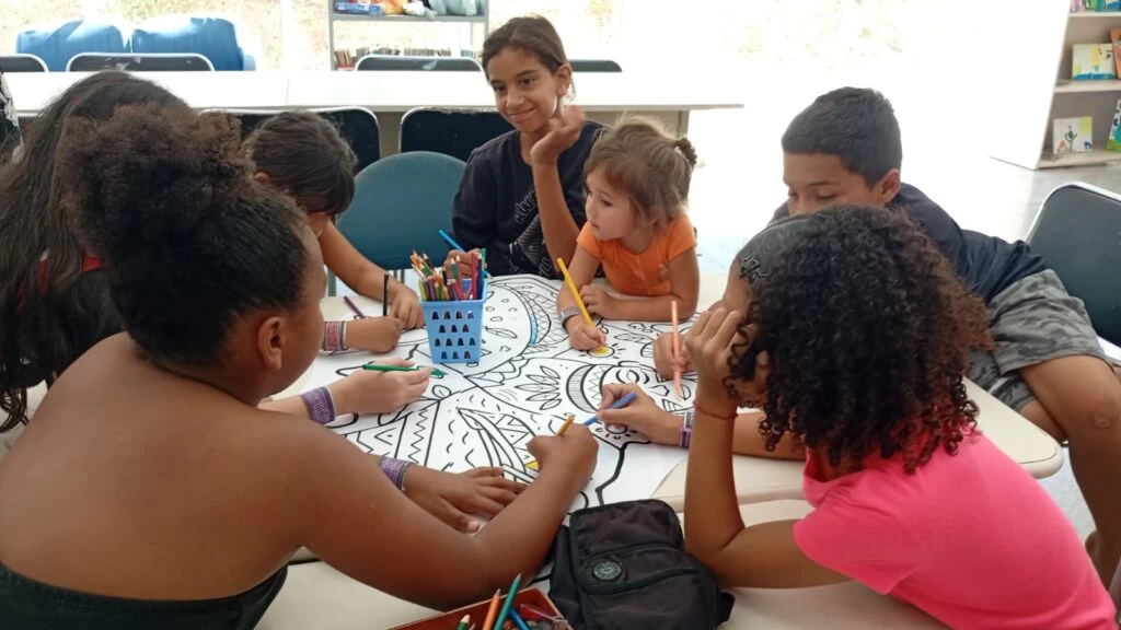 Dia dos Povos Indígenas foi tema de atividade infantil no CEU das Artes do Laranjeiras