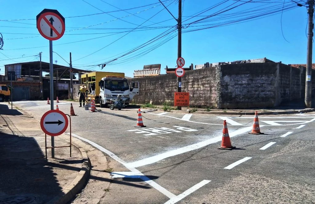 Semob muda sentido de tráfego de veículos em rua na Vila Guimarães