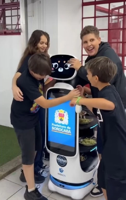 Prefeitura de Sorocaba leva inovação à alimentação escolar e terá a entrega de merenda feita por um robô garçom a partir da próxima segunda-feira (11)