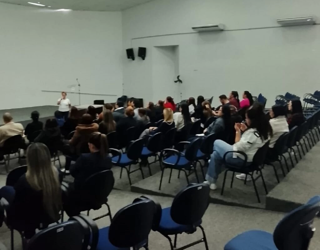 Conselho Municipal da Pessoa Idosa, com apoio da Secid, realizou palestra sobre “Síndrome de Burnout” nesta quinta-feira (21)