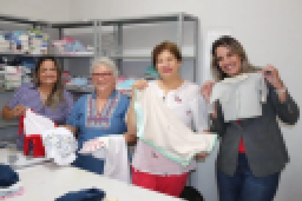 Fundo Social de Solidariedade visita associação que distribui enxovais às gestantes