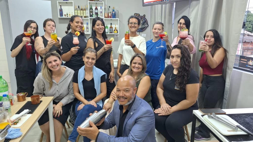 Secretaria da Mulher realiza curso de bartender sem álcool exclusivo para mulheres