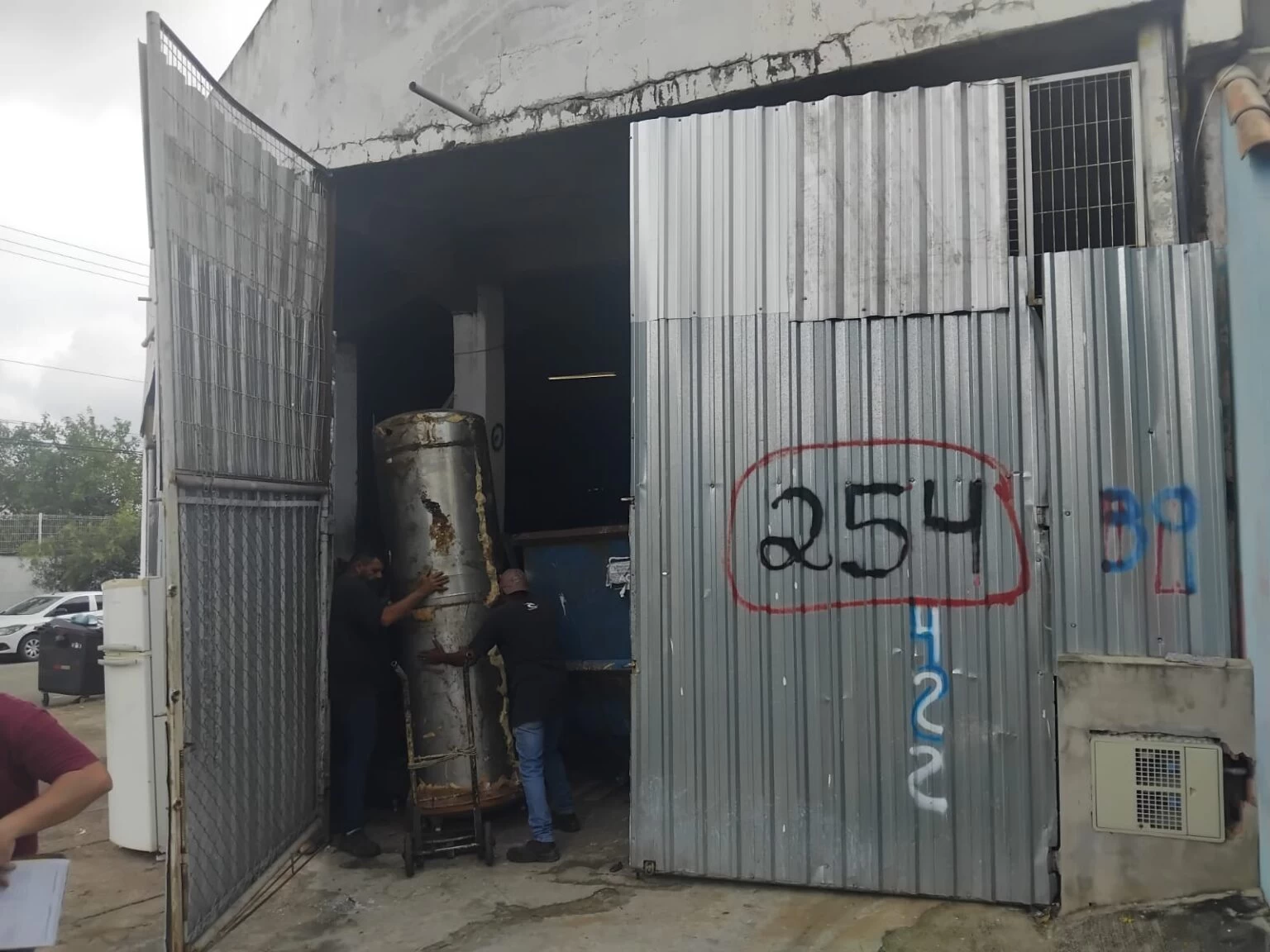 Operação Ferro-Velho interdita dois estabelecimentos irregulares nesta quarta-feira (25)