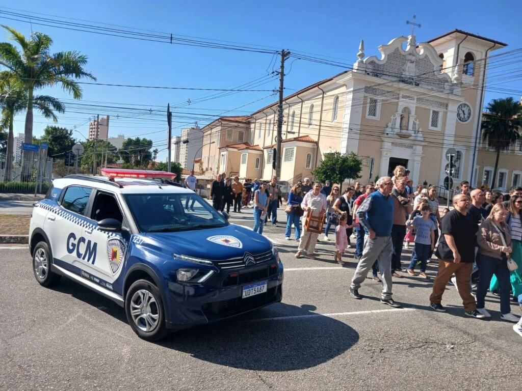 GCM de Sorocaba dá apoio durante Procissão de Corpus Christi da Paróquia São Carlos Borromeu