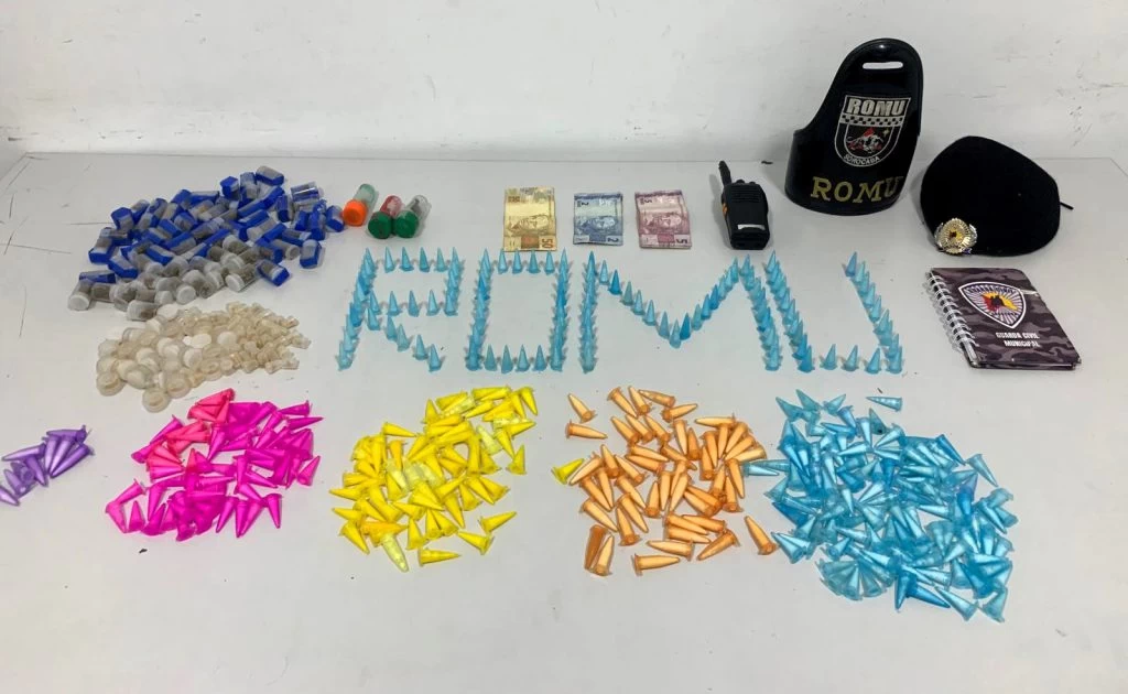 GCM apreende armas de fogo e 562 porções de drogas durante operação em Brigadeiro Tobias