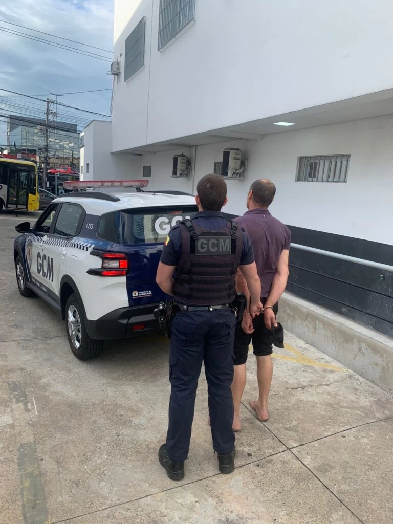 GCM atende “Protege Mulher” e detém homem por descumprir medida protetiva no Jd. Casa Branca
