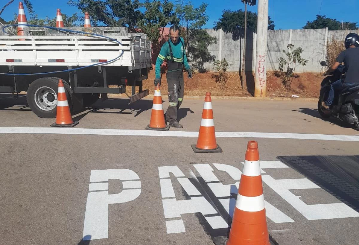 Semob implanta dispositivo binário de trânsito no bairro Vitória Ville