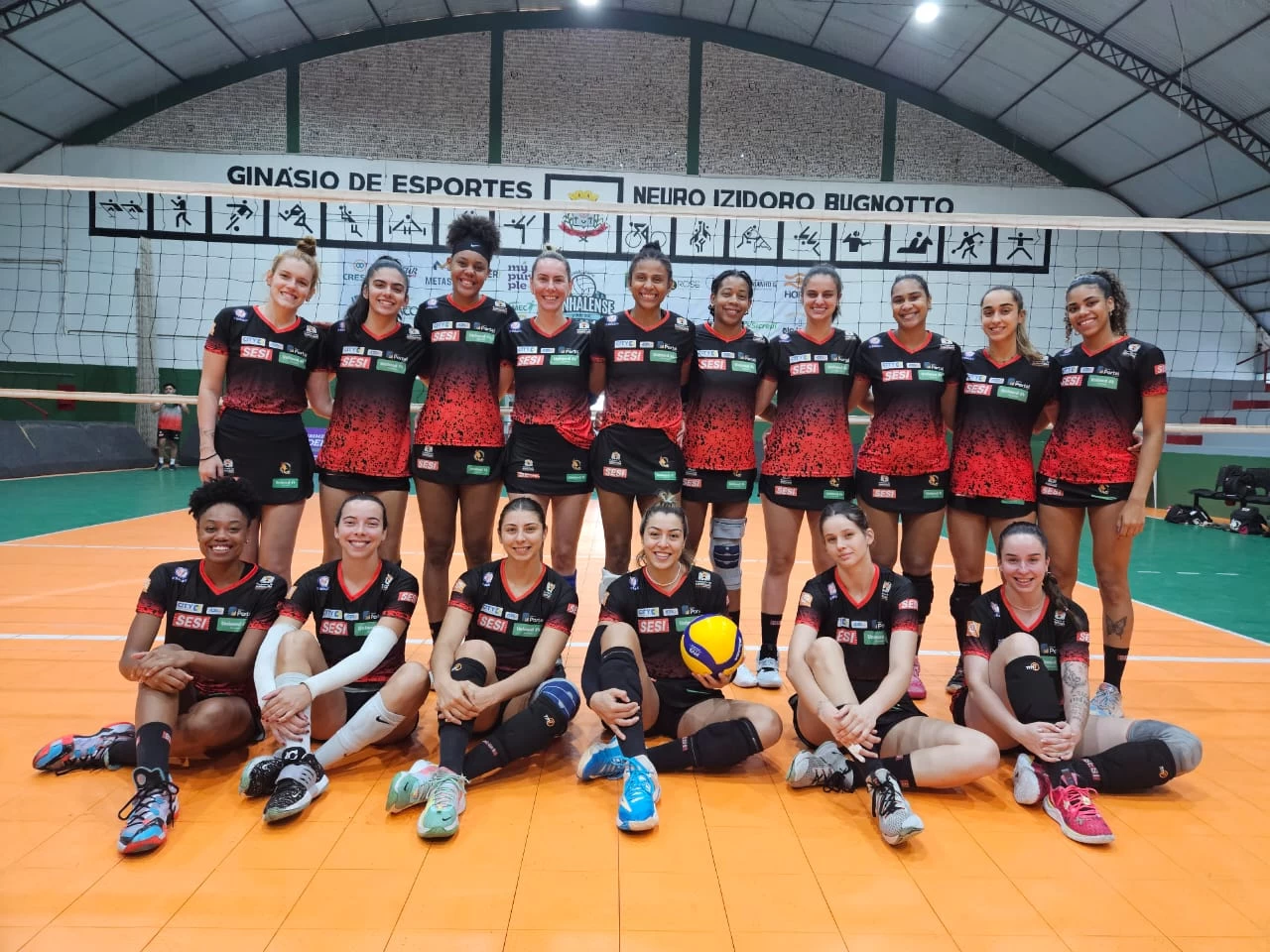 Renasce Voleibol joga contra o Sesi São Paulo em Sorocaba nesta