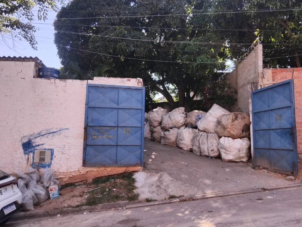 Operação Ferro-Velho interdita dois estabelecimentos irregulares nesta sexta-feira (17)