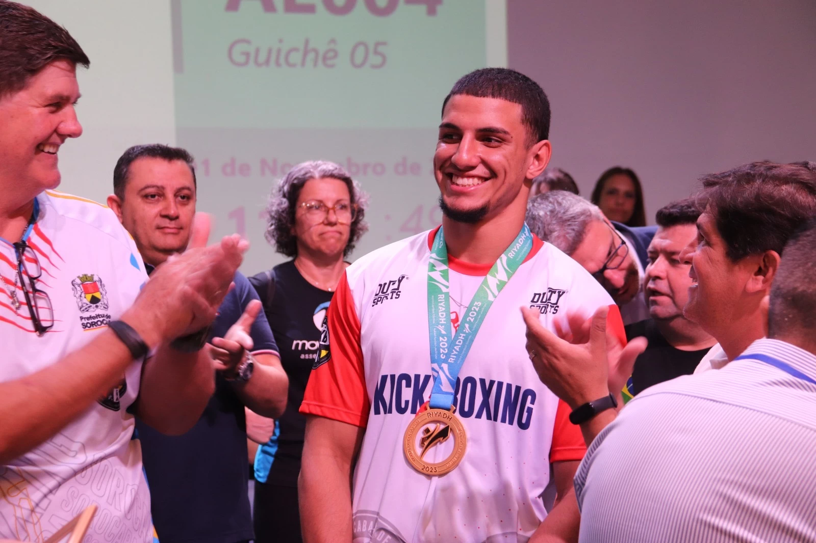 Prefeitura de Sorocaba homenageia atleta Lucas Rafael Ferraz dos Santos pela conquista do título de campeão do World Combat Games de Kickboxing