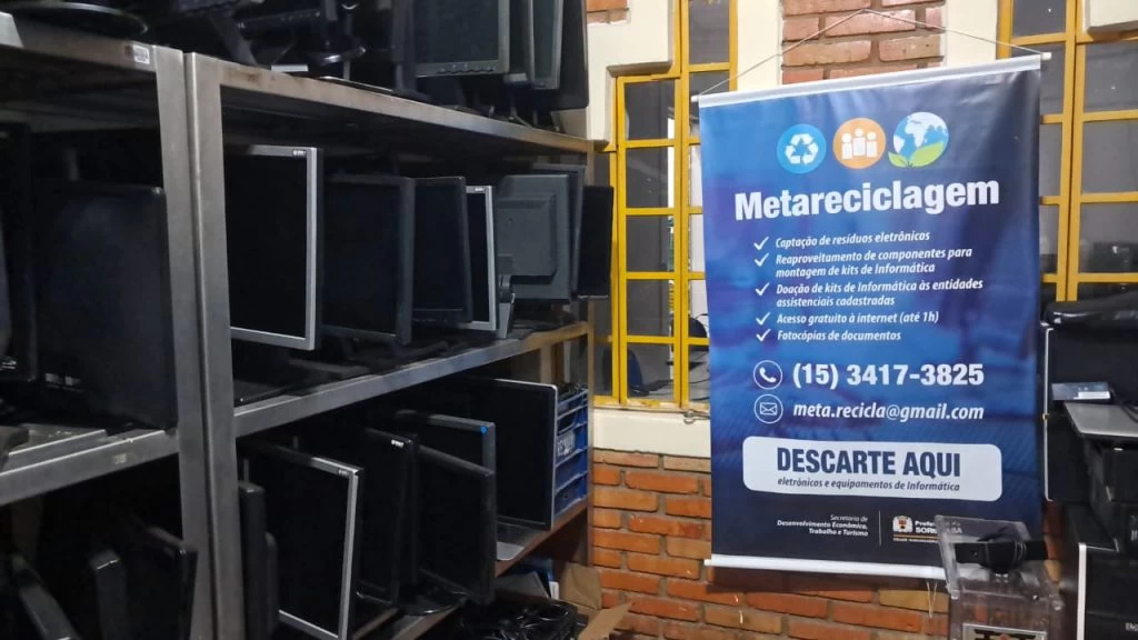 Metareciclagem arrecada uma tonelada de lixo eletrônico em drive-thru