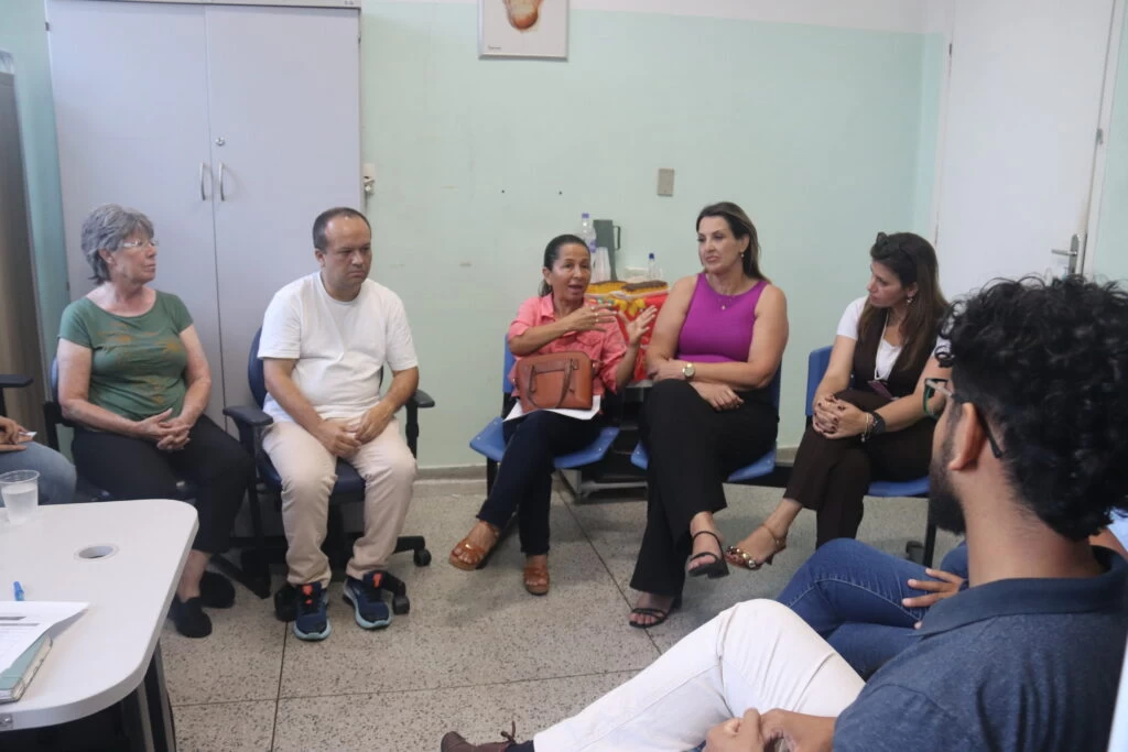 Secretaria da Mulher realiza encontro formativo com profissionais de saúde da Policlínica e foco em perda gestacional