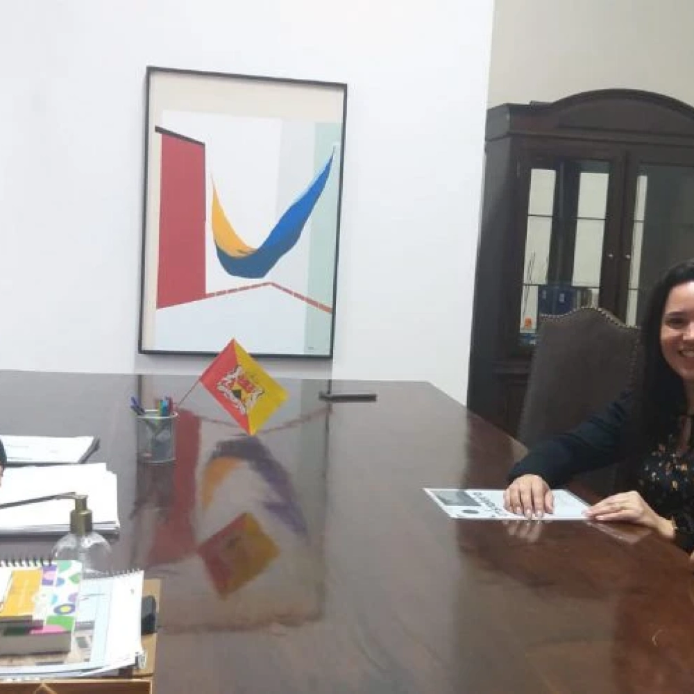 Secretaria da Cultura se reúne com artistas plásticas no Chalé Francês para discutir novos projetos