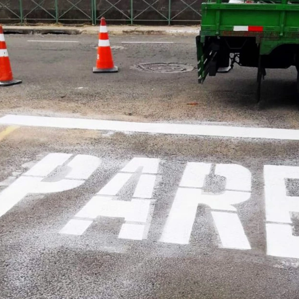 Semob faz manutenção da sinalização de solo em ruas da Zona Leste