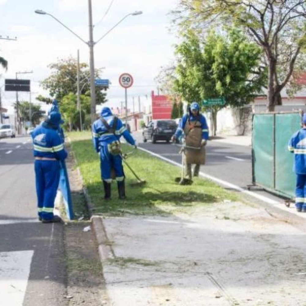 Serp faz roçagem e limpeza na área urbana