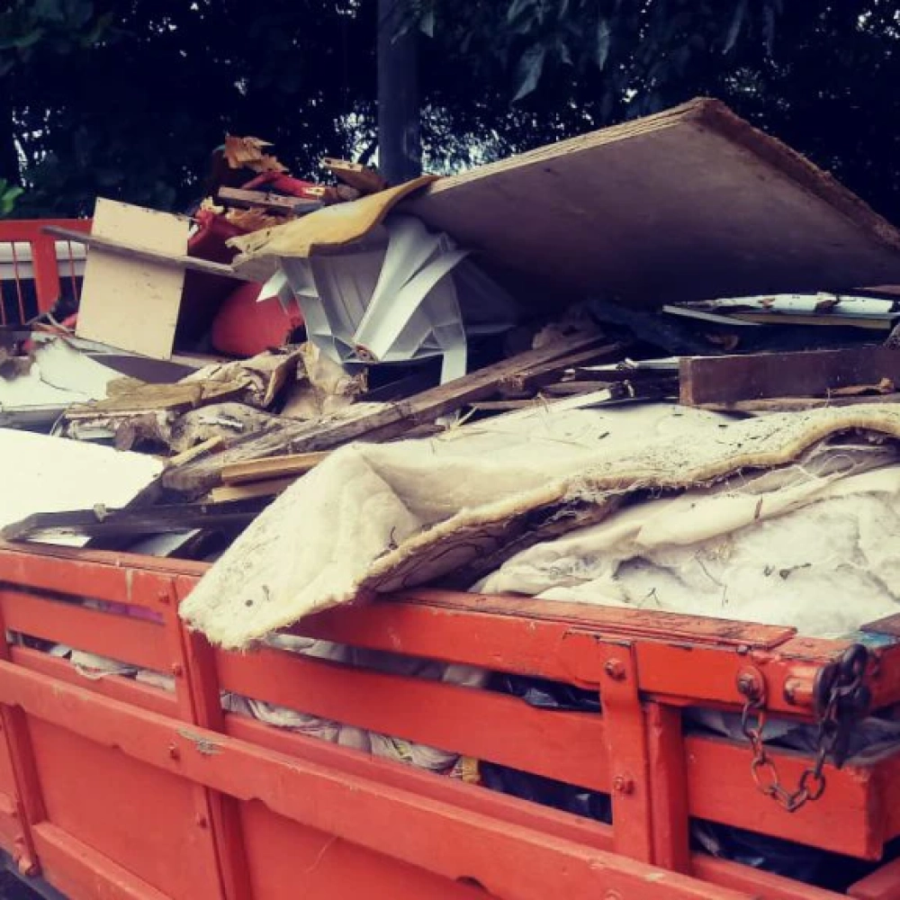 Serpo retira mais 260 m3 de entulho de áreas públicas