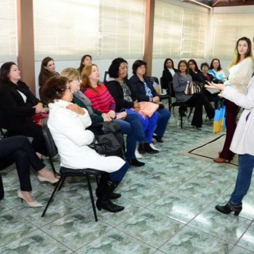 Servidores recebem palestra ministrada por nutricionistas da Seaban