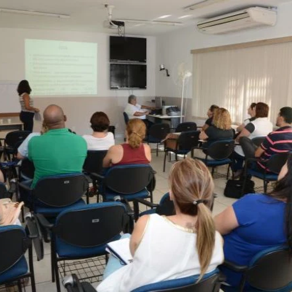 SES orienta equipes de hospitais sobre atendimento de casos de gripe