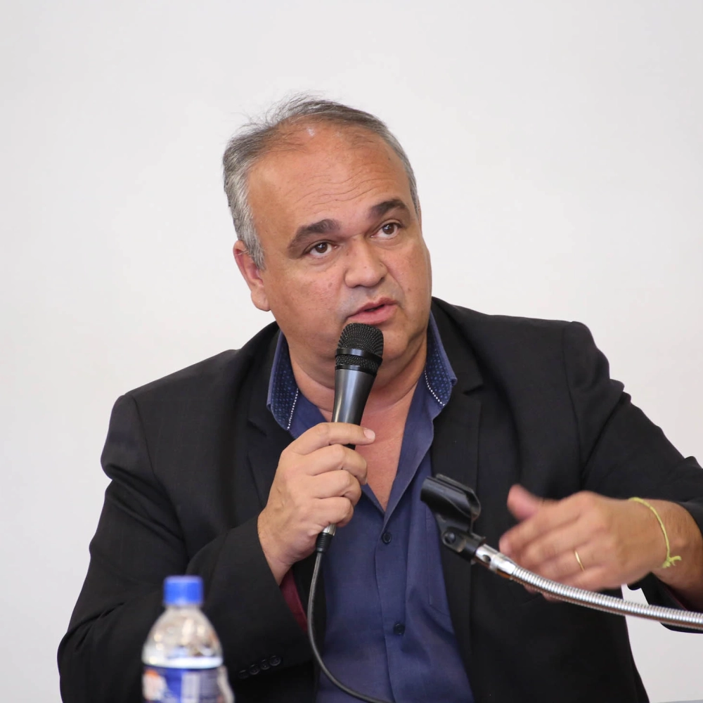 Silvano Júnior solicita informações sobre atendimento de hemodiálise em outra cidade