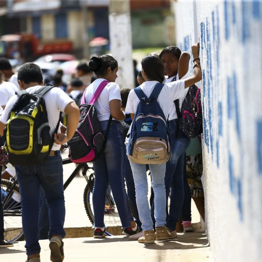 SP lança programas para compra de uniforme e material escolar