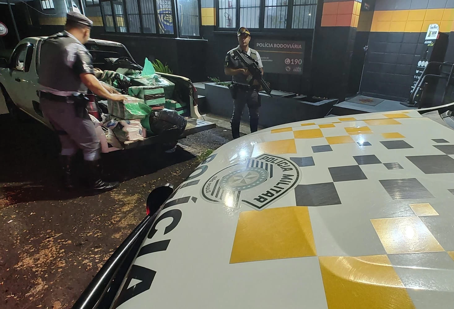Suspeito tenta fugir, mas acaba preso com 475 kg de drogas no interior de SP