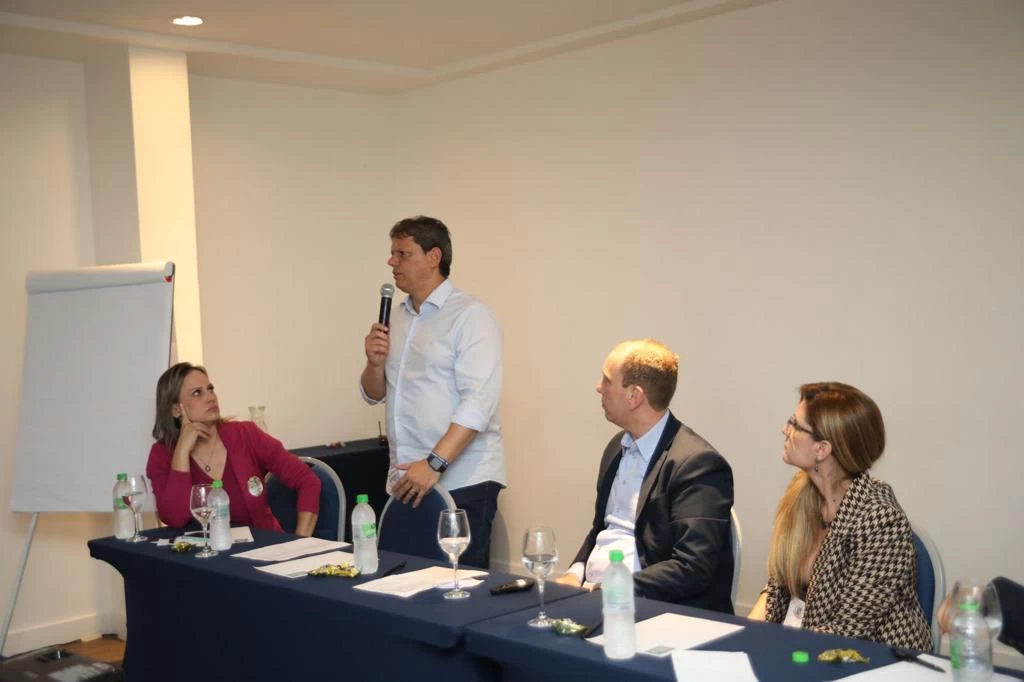 Tarcísio de Freitas se reúne com prefeitos das 27 cidades da Região Metropolitana de Sorocaba