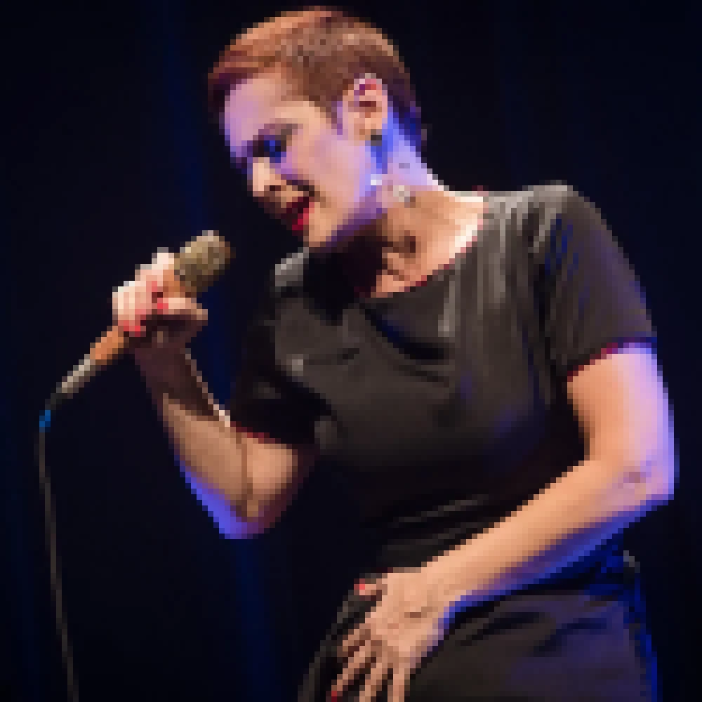 Teatro Municipal recebe show gratuito da cantora Mafalda Minnozzi