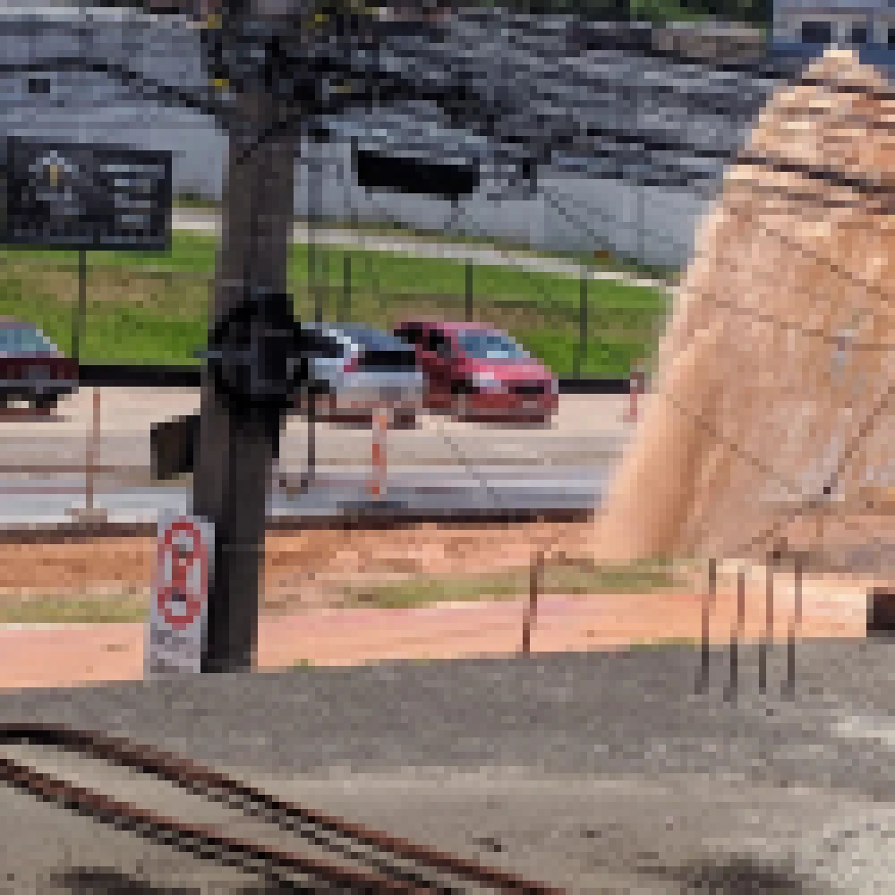 TERCEIRA VEZ! Adutora é rompida por máquina do BRT e inunda parte da avenida Itavuvu