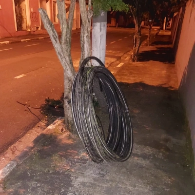 PM prende trio por furto de fios que deixou três quarteirões sem telefonia em Iperó