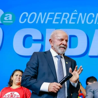 Lula critica Zema por não usar R$ 3,5 bi em obras de prevenção à chuva