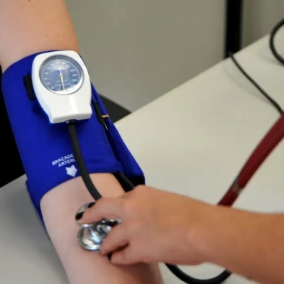 Médicos alertam para riscos de prescrição de testosterona para mulher