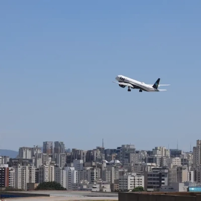 Brasil bate recorde de passageiros em voos domésticos em 2026