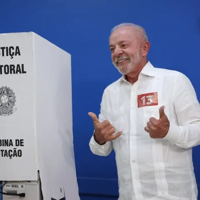 Lula vota e enaltece mobilização popular: "nunca vi nada igual"