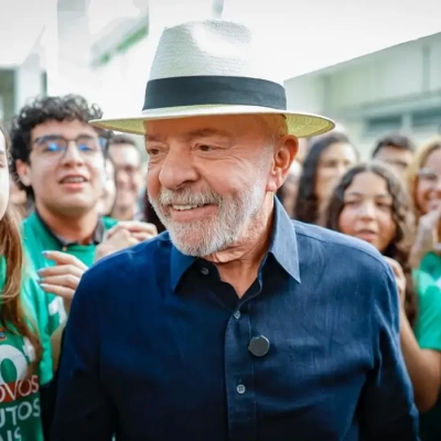 "Quem tinha que aumentar a taxa seríamos nós", diz Lula sobre EUA