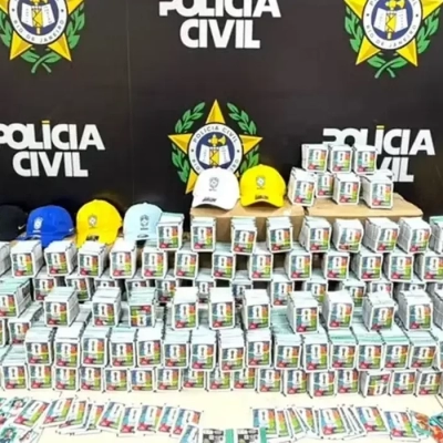 RJ: Polícia apreende mais de 200 mil figurinhas falsificadas da Copa
