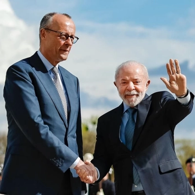Lula chega à Alemanha para assinar parcerias comerciais e de inovação