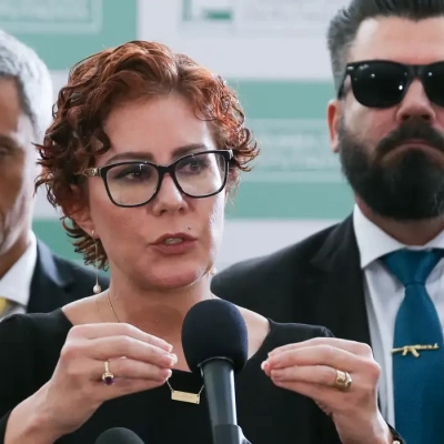 Zambelli deve ficar presa em Brasília se for extraditada pela Itália