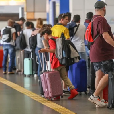 Pilotos e comissários podem entrar em greve a partir de 1º de janeiro